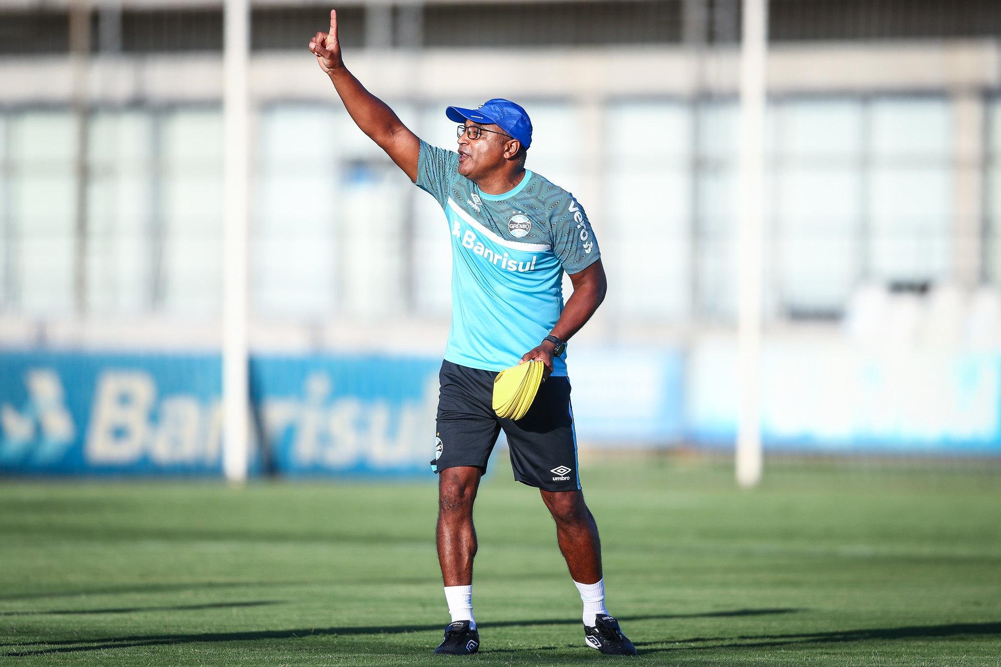 Roger Machado comandou primeiro treinamento nesta sexta-feira