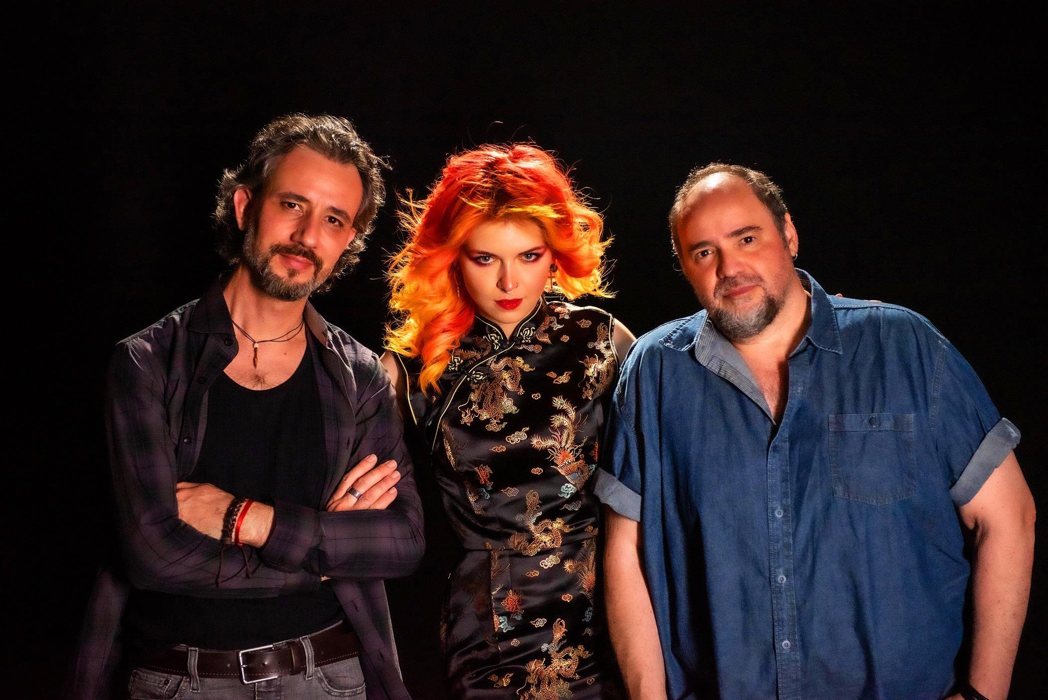 Hard Blues Trio lan&ccedil;a "Set Fire" em show