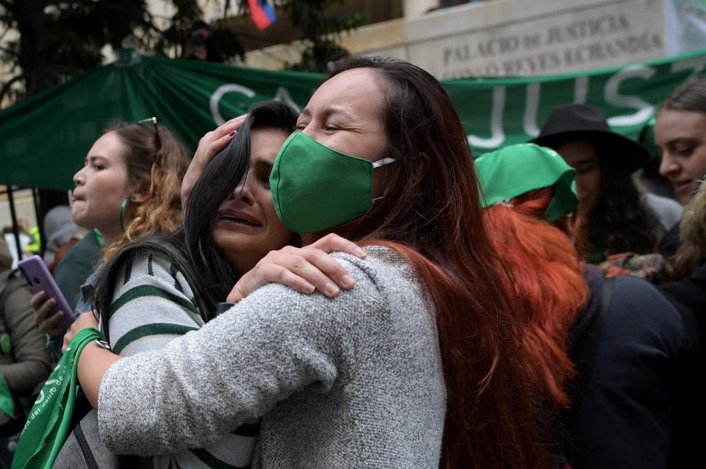 Ativistas pr&oacute;-libera&ccedil;&atilde;o do aborto comemoram decis&atilde;o da Justi&ccedil;a pelas ruas da Col&ocirc;mbia