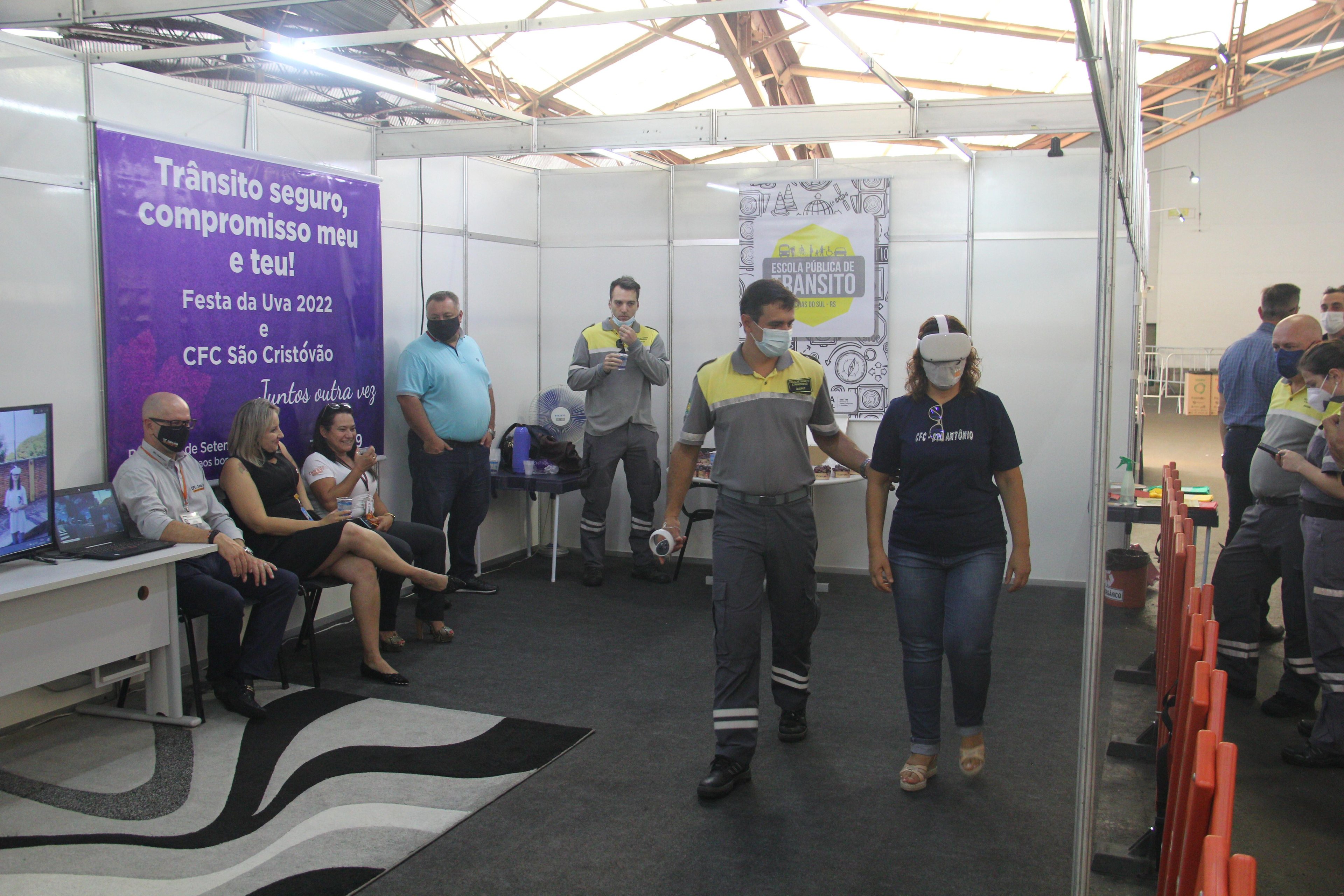 A tecnologia de realidade virtual ensina &agrave;s crian&ccedil;as a maneira correta de atravessar vias, sem necessidade de exp&ocirc;-las a riscos