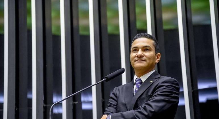 Marcos Pereira falou brevemente sobre movimento para trazer mais parlamentares com a janela partid&aacute;ria