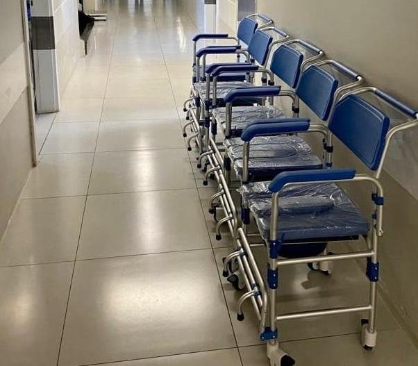 Parceria garantiu a aquisi&ccedil;&atilde;o de cadeiras espec&iacute;ficas para higieniza&ccedil;&atilde;o de pacientes