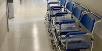 Parceria garantiu a aquisição de cadeiras específicas para higienização de pacientes