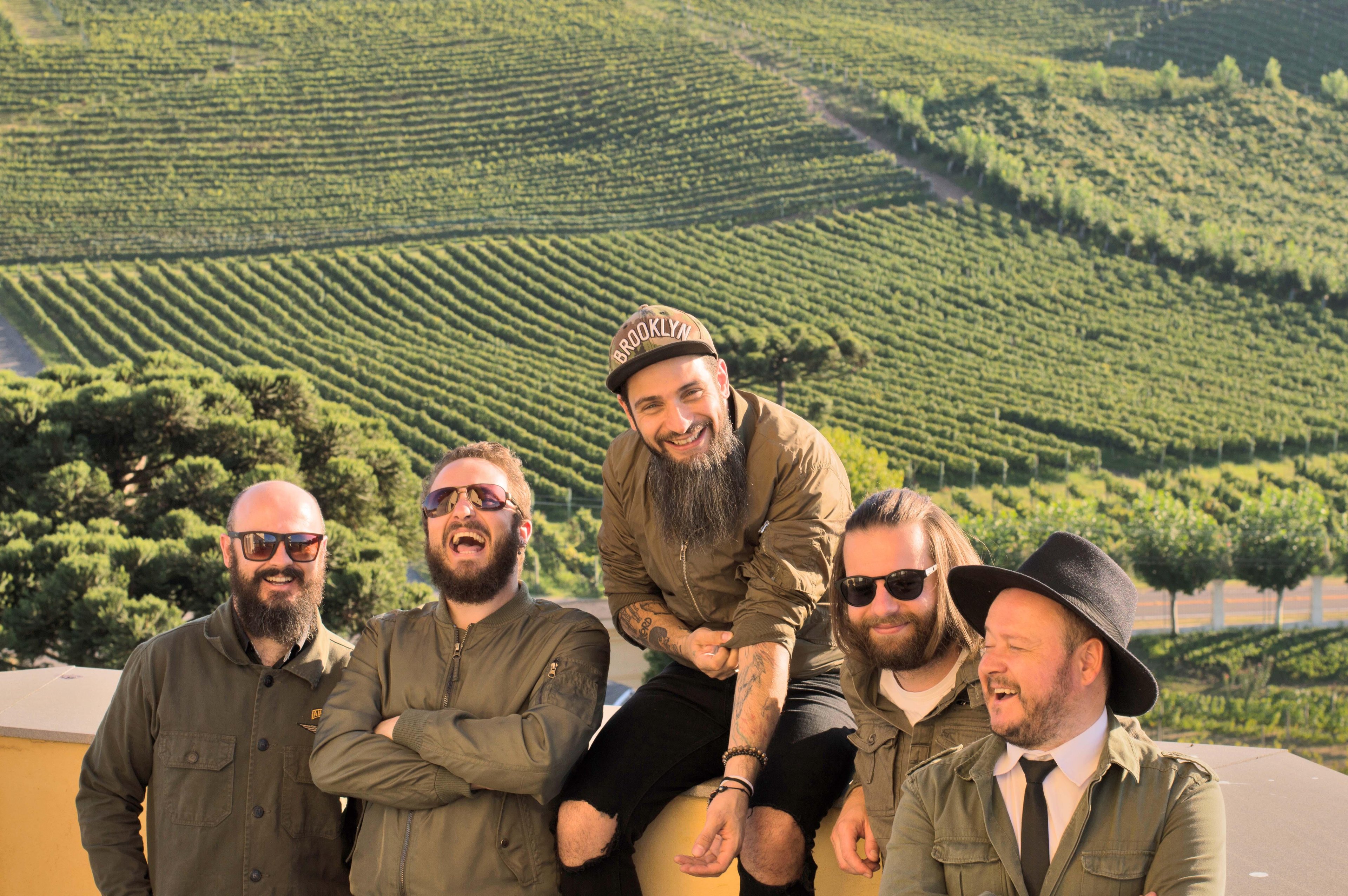 Diogo Farina, Rafael Teclas, Jus Nino, M&aacute;rcio Possamai e Cassiano Farina formam a Blackbirds