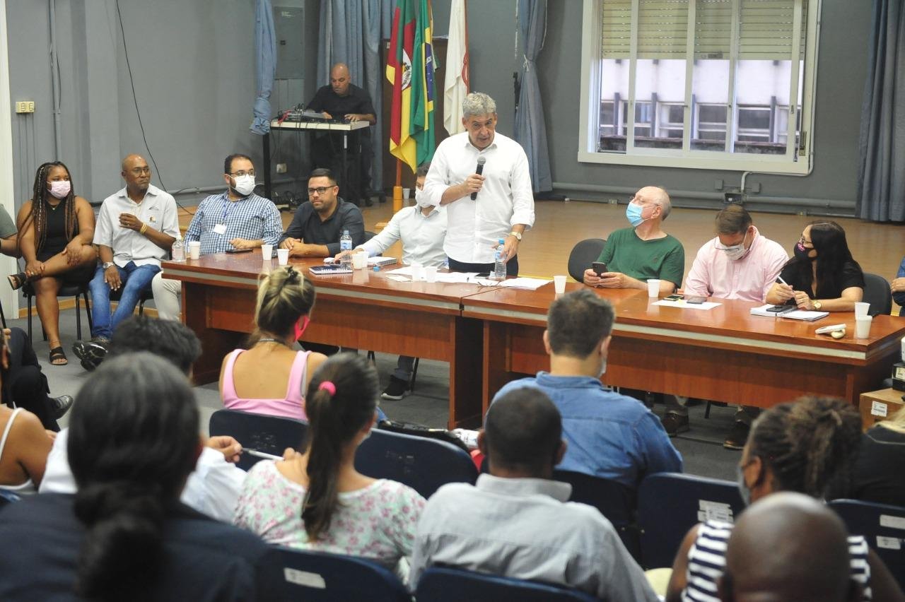 Melo recebeu os moradores do Morro da Cruz em audit&oacute;rio da prefeitura