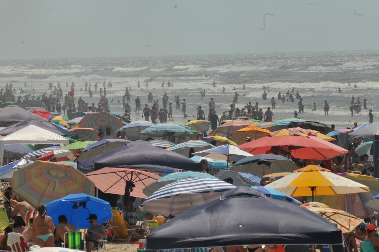 Crian&ccedil;as, jovens e adultos se deliciaram com a temperatura registrada de 27 graus