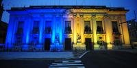 Palácio Piratini foi iluminado nas cores da bandeira ucraniana