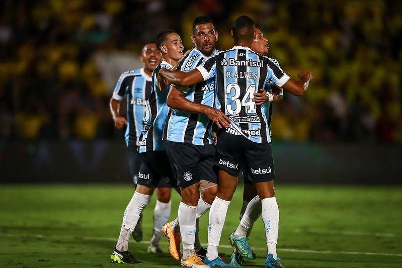 Gr&ecirc;mio v&ecirc; necessidade de refor&ccedil;ar elenco