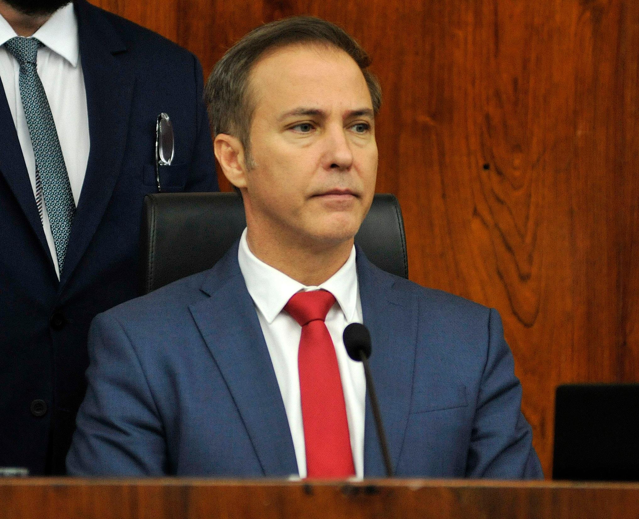 Luis Augusto Lara est&aacute; ineleg&iacute;vel at&eacute; 2026