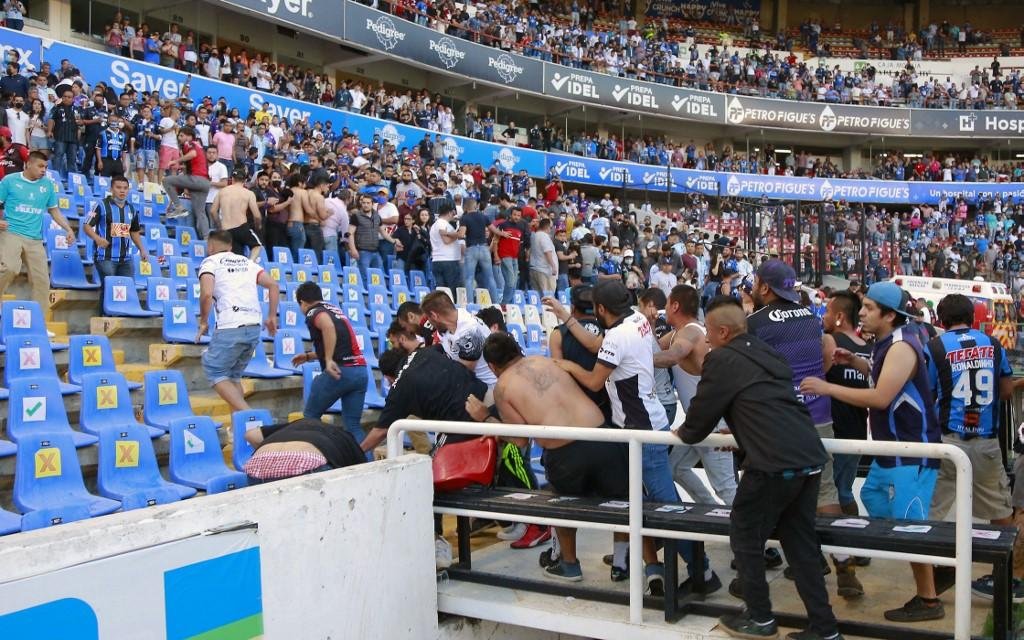 Cenas de selvageria ocorreram em est&aacute;dio mexicano