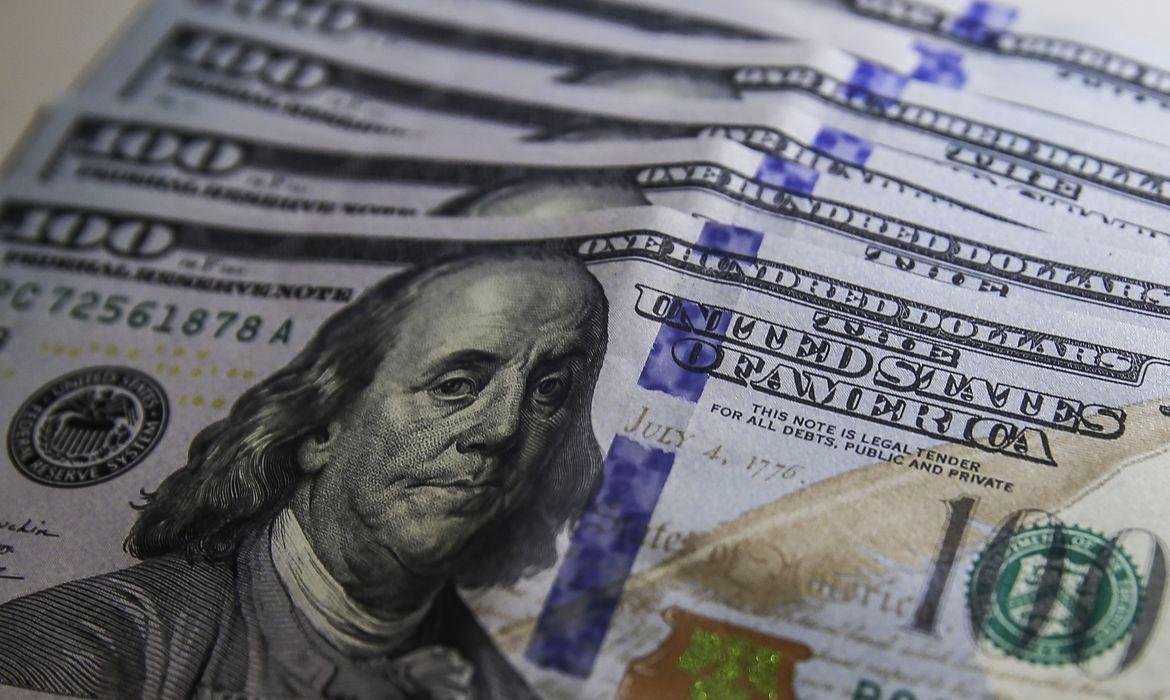 A alta de Petrobras, ap&oacute;s an&uacute;ncio de reajuste nos pre&ccedil;os de combust&iacute;veis, e de exportadoras de commodities ajudaram a limitar as perdas