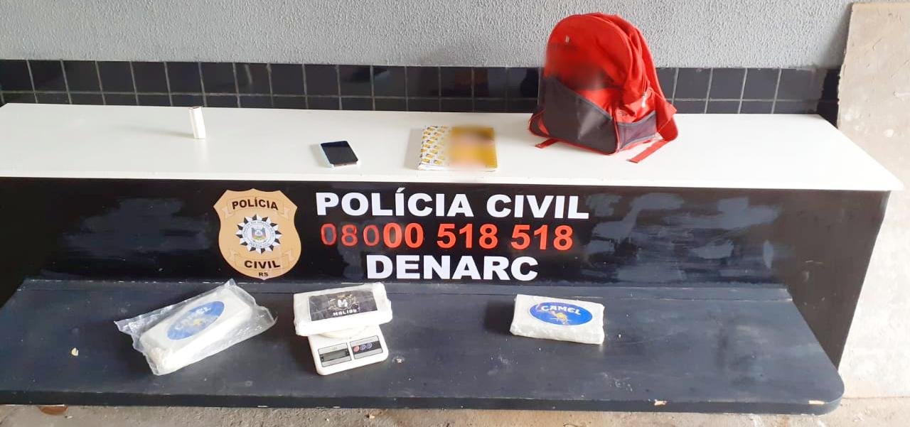 Tr&ecirc;s traficantes foram presos pelos policiais civis