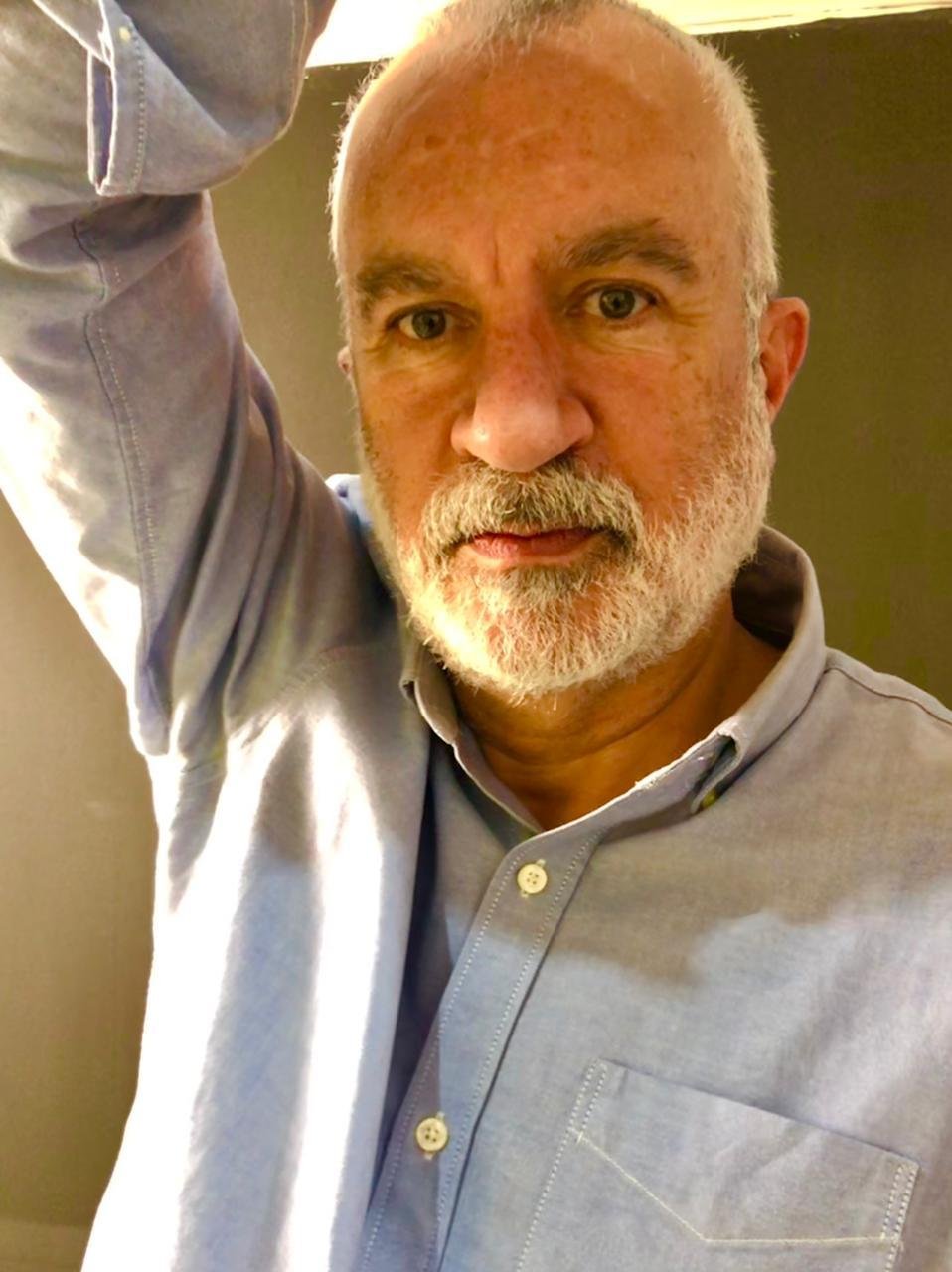 Luzardo trabalhou como figurinista em diversas novelas brasileiras