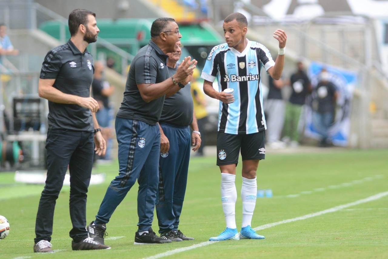 Roger apostou em Villasanti e Bitello para a partida de s&aacute;bado