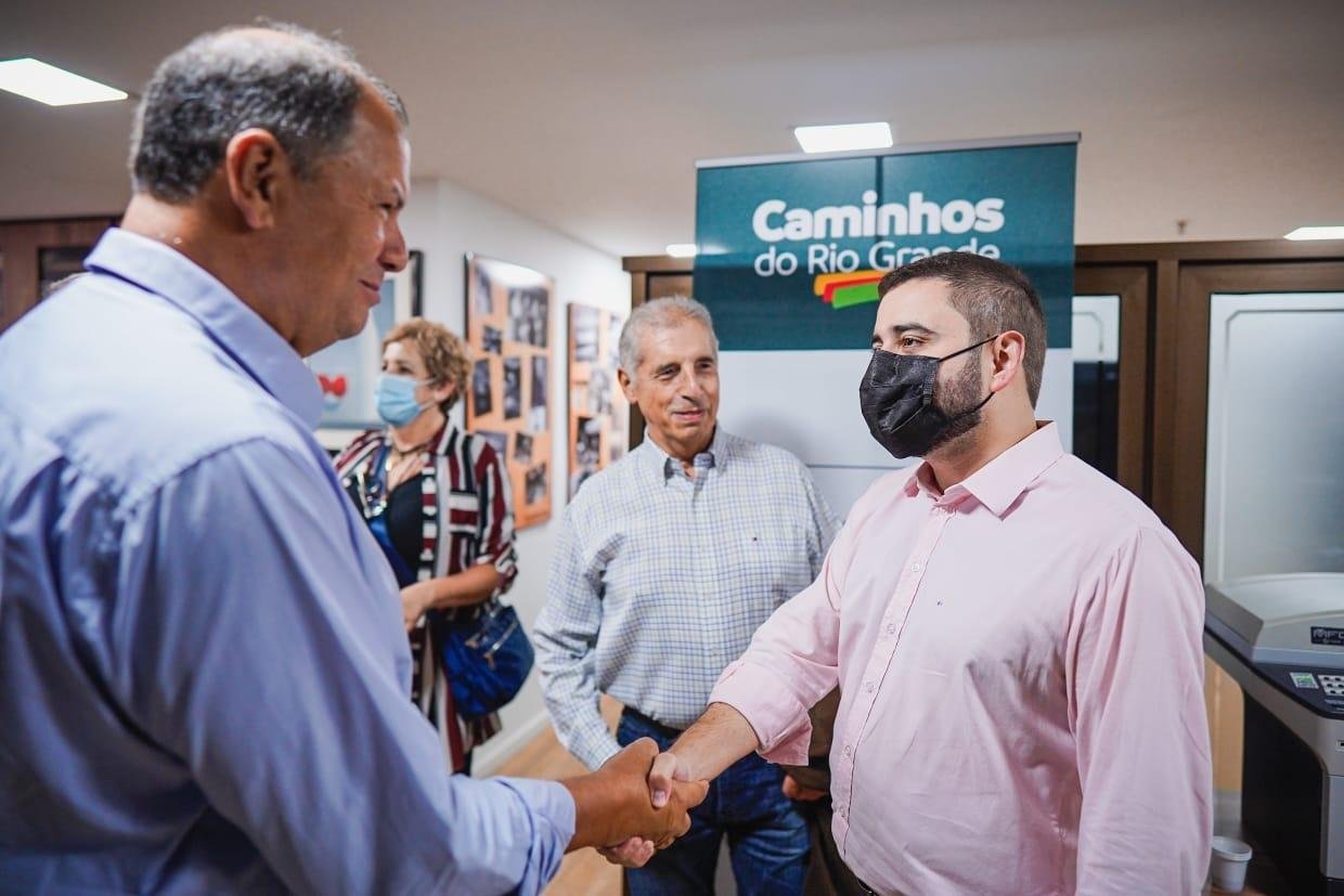 Executiva eleita nesta segunda dever&aacute; escolher entre Alceu Moreira (a esquerda) e Gabriel Souza (a direita) para representar o partido na disputa pelo Piratini