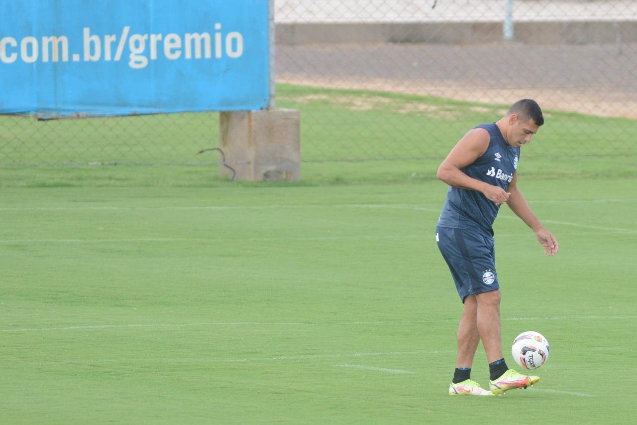 Diego Souza segue como d&uacute;vida no Gre-Nal