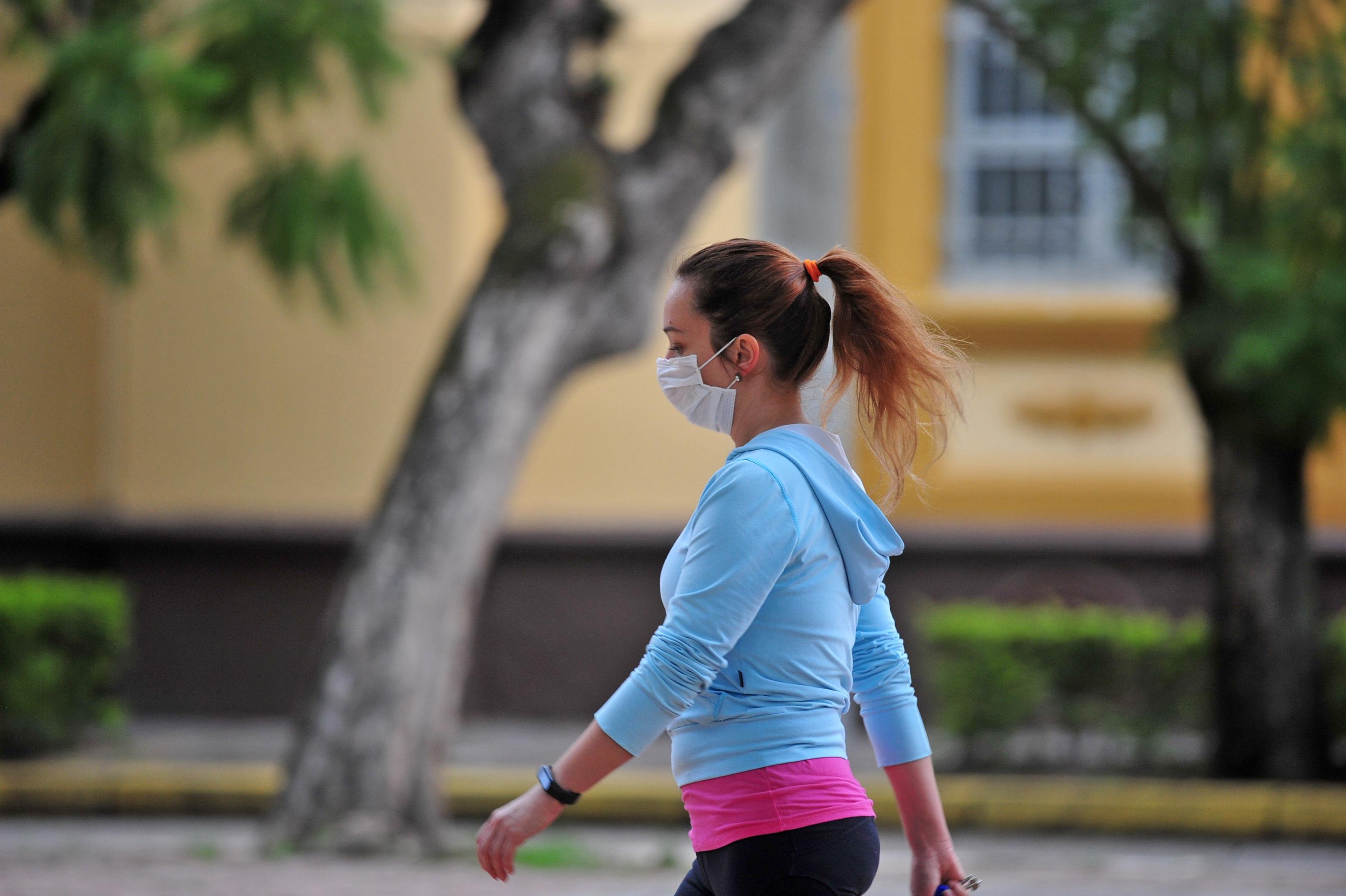 Uso de m&aacute;scaras em ambientes abertos &eacute; apenas recomendado