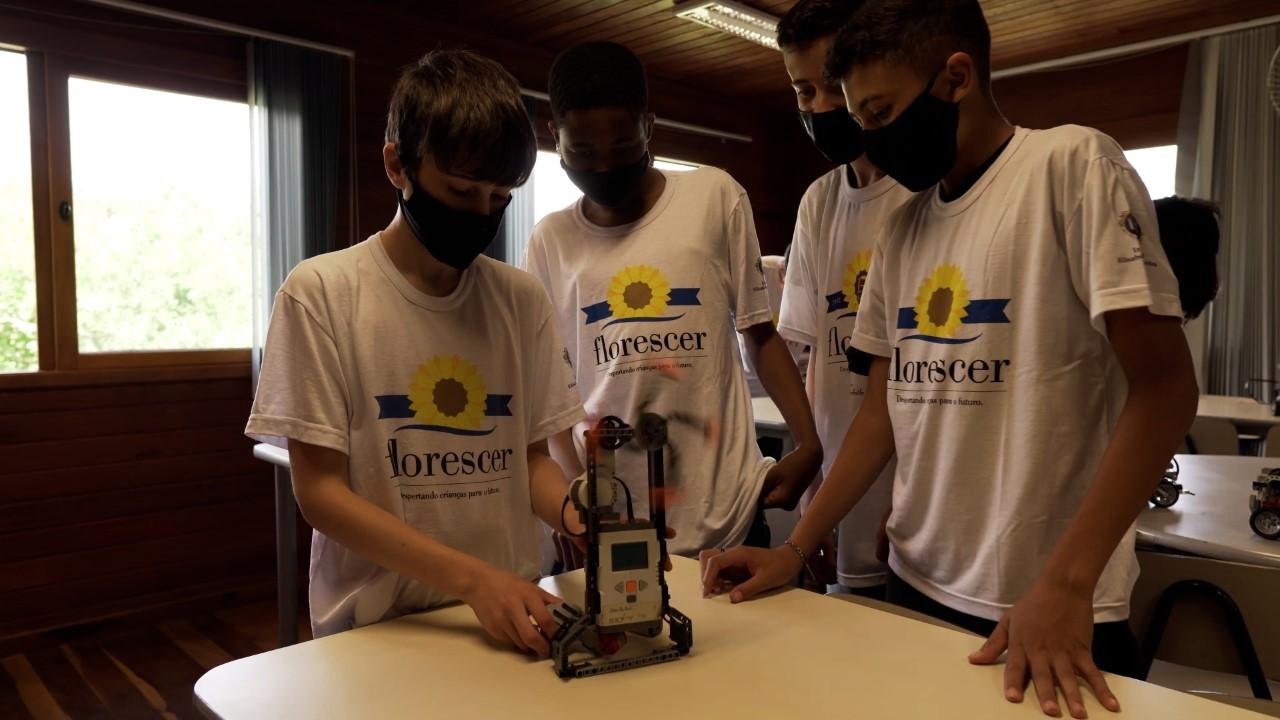 Considerando os n&uacute;cleos Florescer em Caxias do Sul e as franquias, foram beneficiados cerca de 15,9 mil crian&ccedil;as e adolescentes