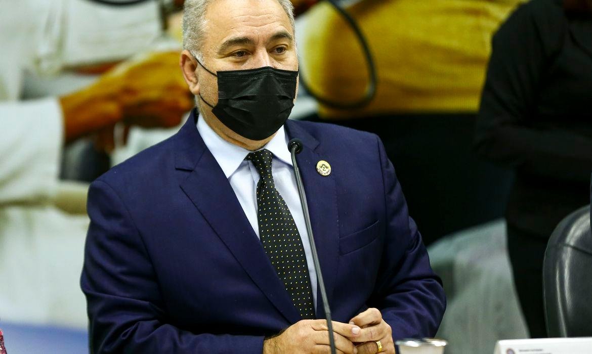 Queiroga diz que consultar&aacute; secret&aacute;rios municipais de Sa&uacute;de