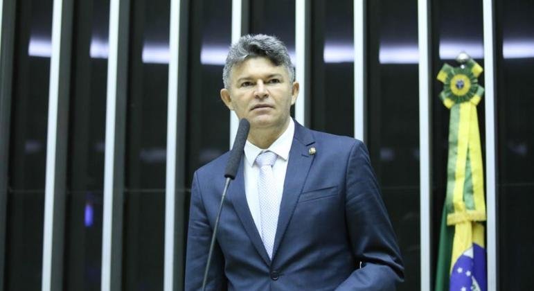 Deputado acusa o ministro do STF de n&atilde;o respeitar a independ&ecirc;ncia dos poderes e de perseguir o presidente Bolsonaro
