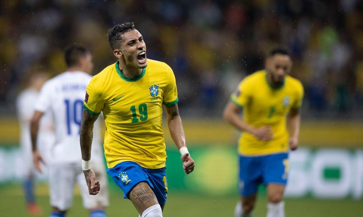O atacante do Leeds United (Inglaterra) testou positivo para Covid-19