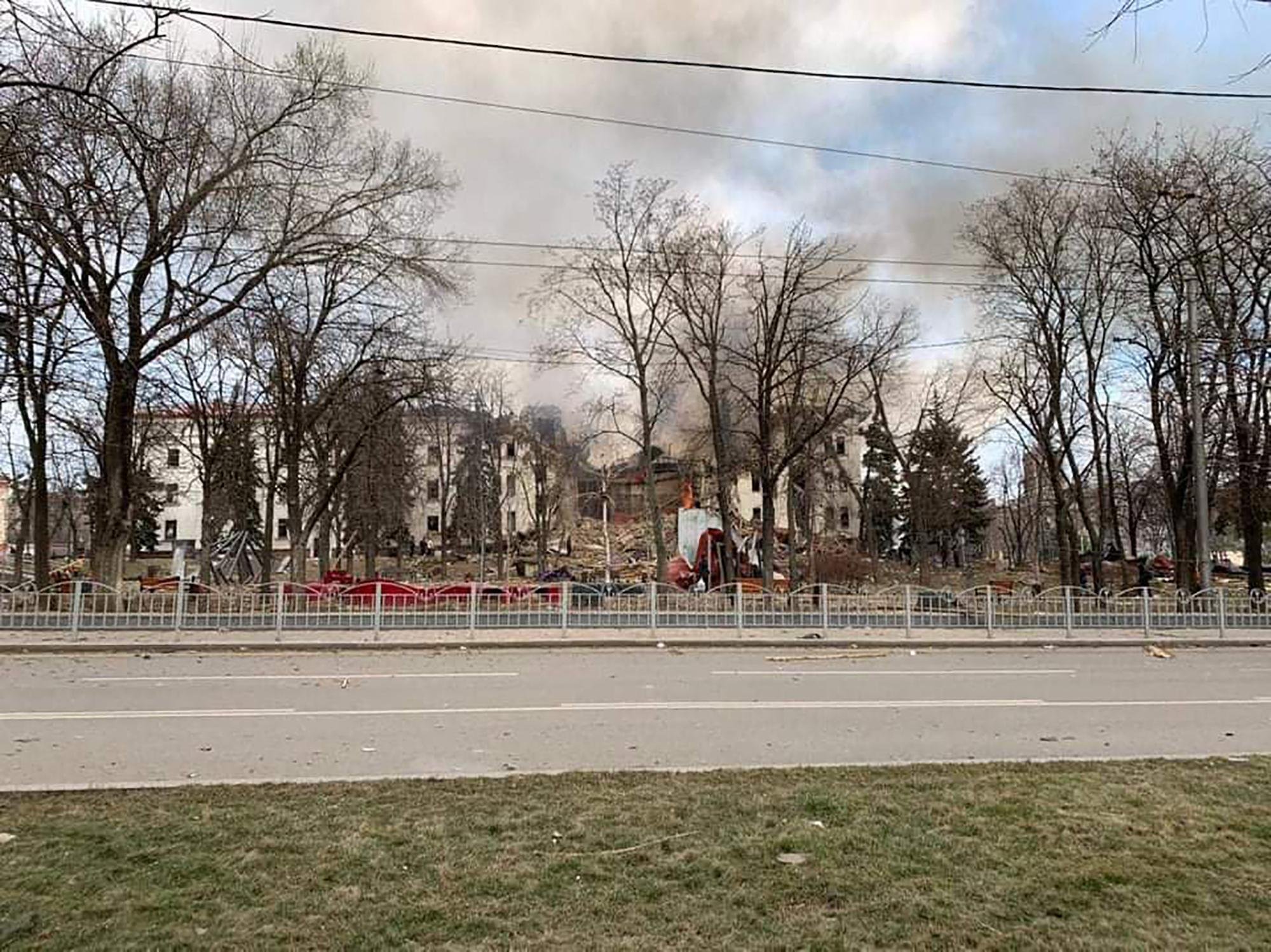 Cidade de Donetsk foi alvo de bombardeio neste domingo