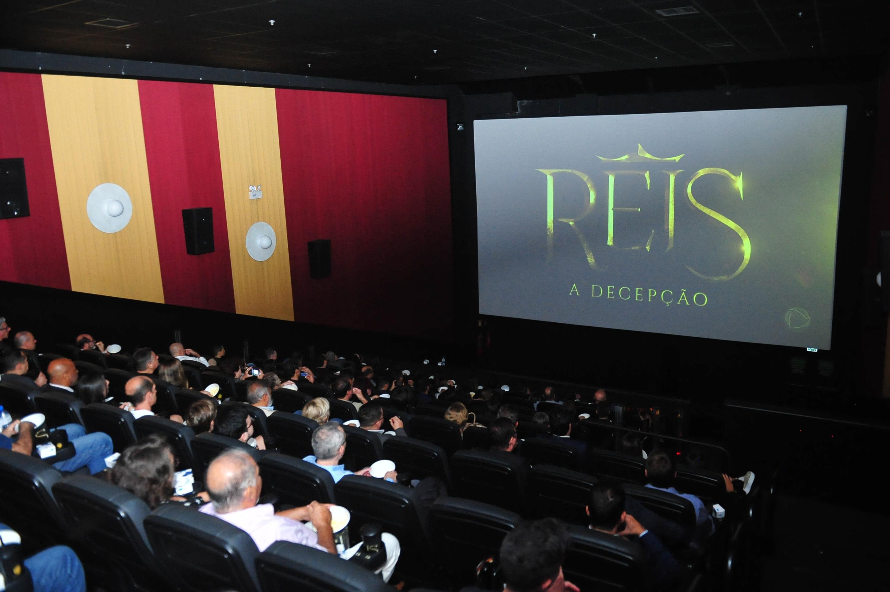 Cap&iacute;tulo inicial da temporada "Decep&ccedil;&atilde;o", da s&eacute;rie "Reis" foi assistida com entusiasmo por p&uacute;blico presente na noite desta ter&ccedil;a-feira, no Cineflix, do Shopping Total