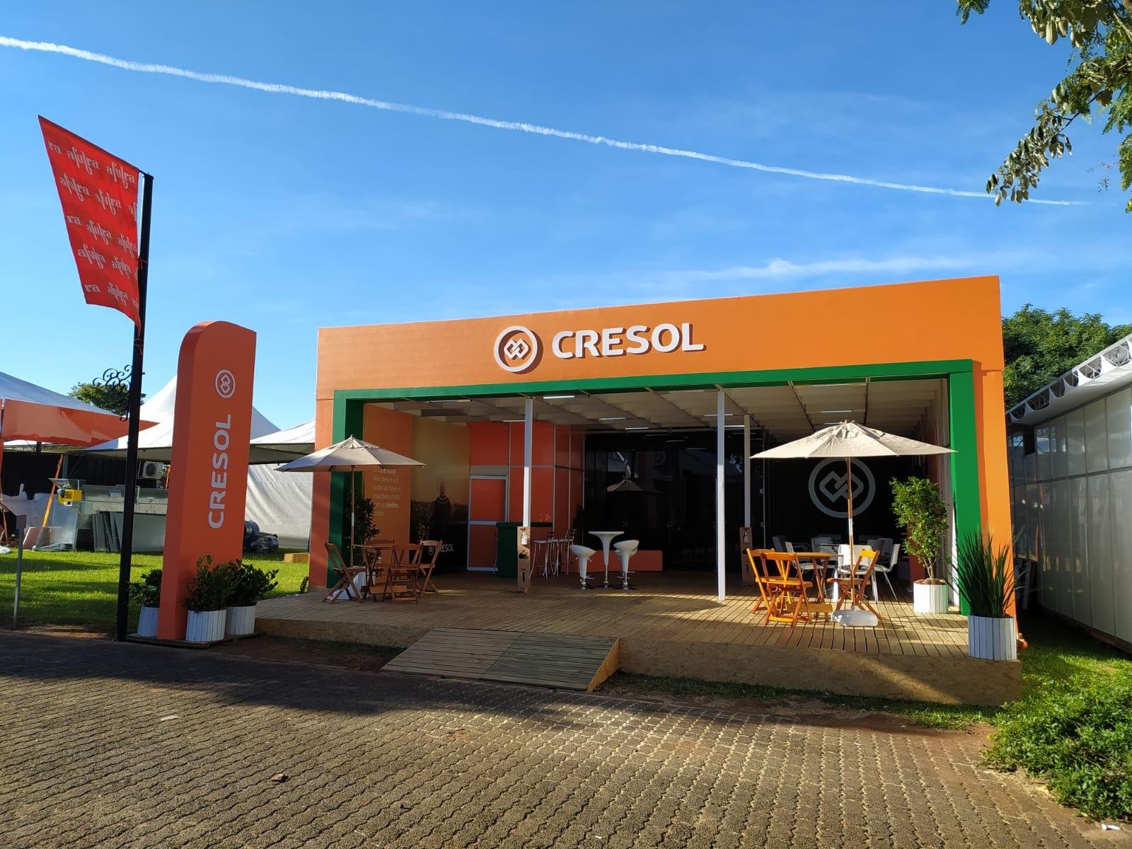 Estande da Cresol est&aacute; pronto para receber clientes at&eacute; o s&aacute;bado, dia 26