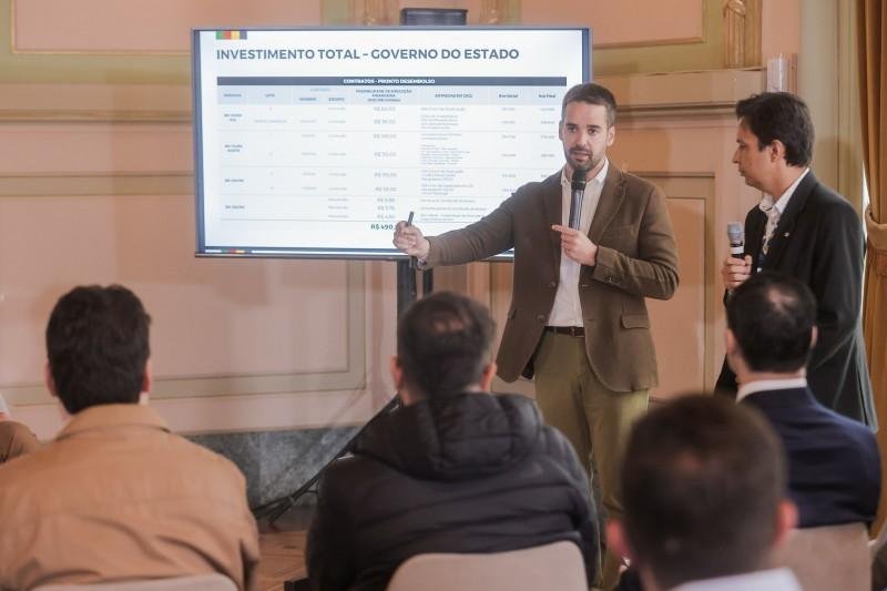 Governador Leite e o superintendente regional do Dnit na apresenta&ccedil;&atilde;o das obras