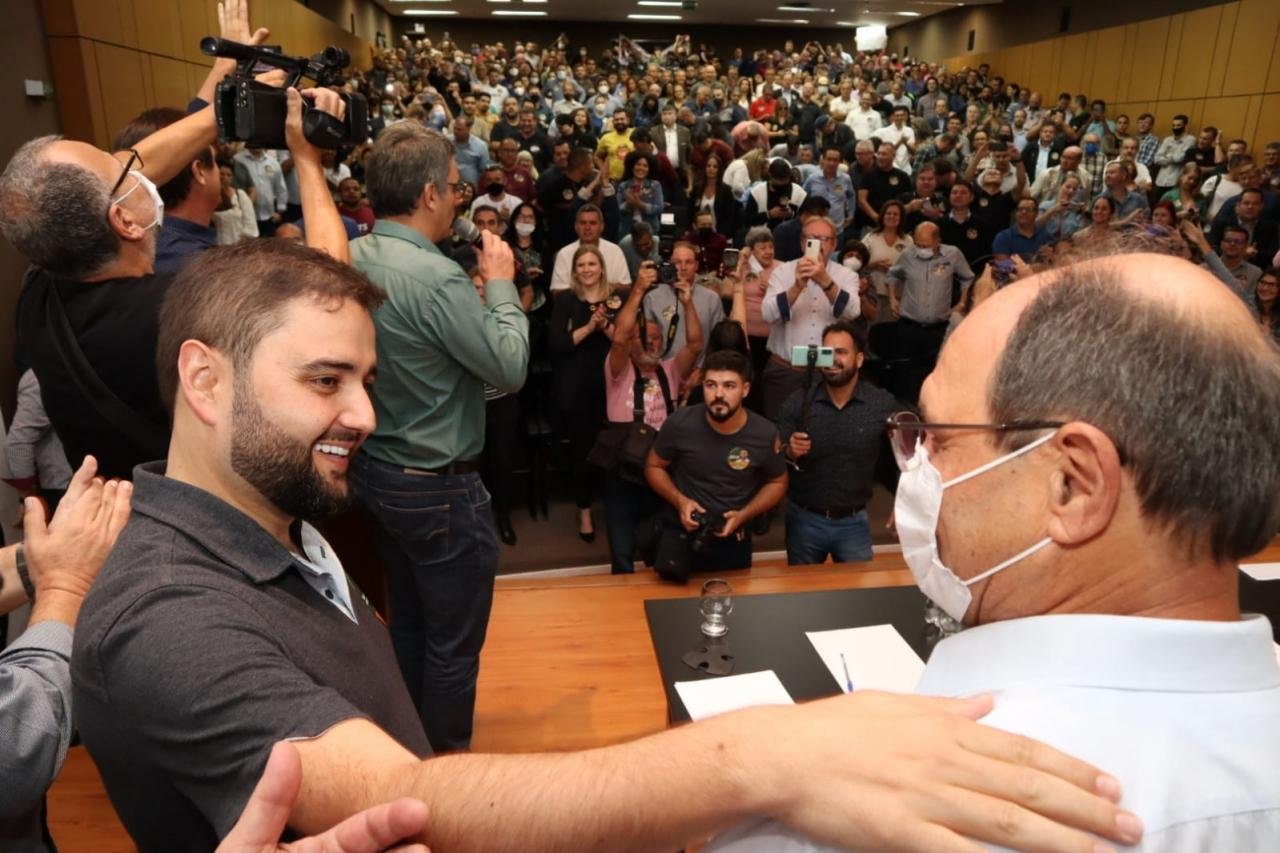 Gabriel Souza recebe o apoio do ex-governador Jos&eacute; Ivo Sartori, ap&oacute;s reuni&atilde;o do diret&oacute;rio