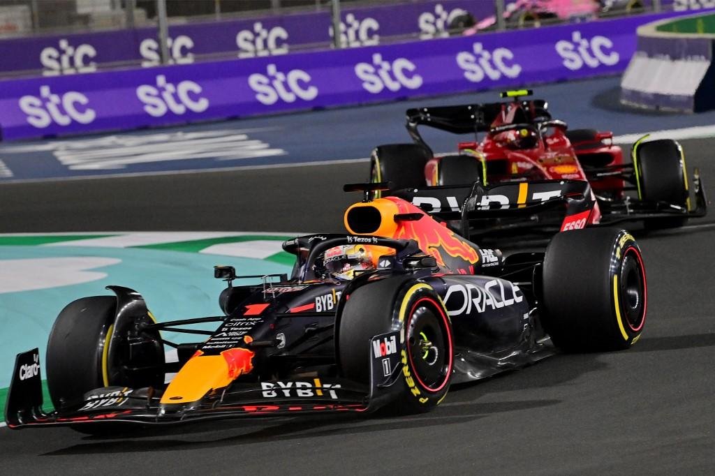 Holand&ecirc;s mostrou todos os seus recursos e os da Red Bull para vencer