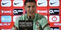 Cristiano Ronaldo concedeu entrevista coletiva nesta segunda-feira (28)