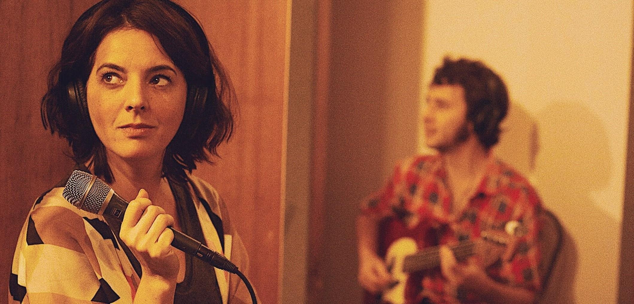 Vanessa exerce seu estilo perform&aacute;tico nesta can&ccedil;&atilde;o que deixa transbordar sua inquieta&ccedil;&atilde;o e desassossego