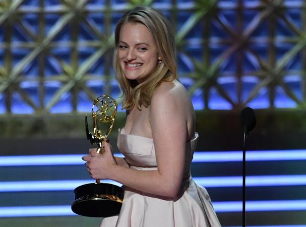 Elisabeth Moss e Wagner Moura interpretar&atilde;o jornalistas na s&eacute;rie