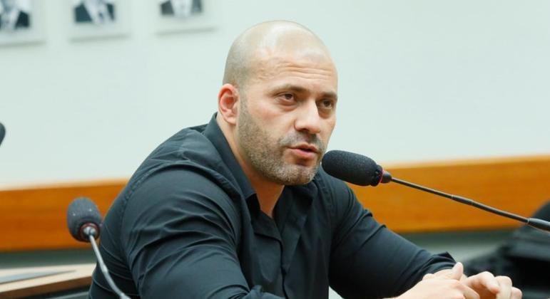 Tornozeleira eletr&ocirc;nica foi fixada na perna do deputado Daniel Silveira por ordem do STF