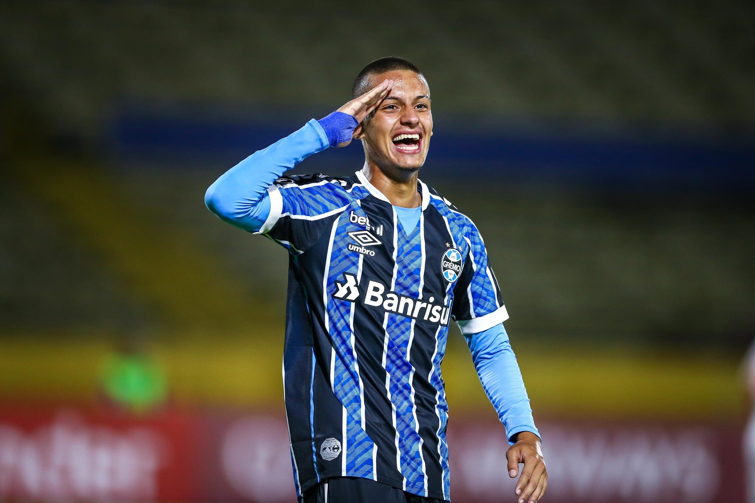 Ricardinho j&aacute; marcou nove gols com a camisa gremista