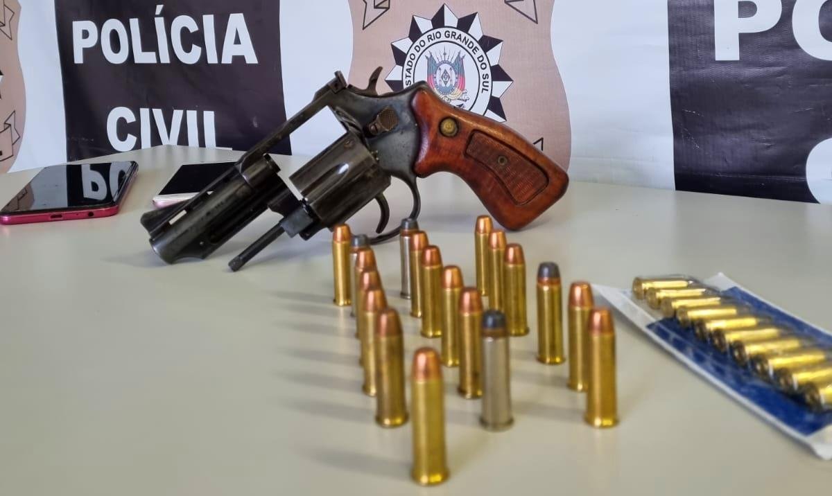 Um rev&oacute;lver calibre 38 com muni&ccedil;&otilde;es foi apreendido