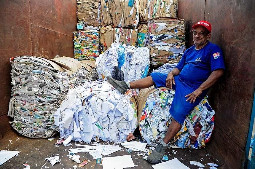 Catadores de lixo recicl&aacute;vel inscritos no projeto receber&atilde;o equipamentos de prote&ccedil;&atilde;o individual (EPIs) e cestas b&aacute;sicas