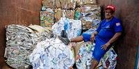 Catadores de lixo reciclável inscritos no projeto receberão equipamentos de proteção individual (EPIs) e cestas básicas