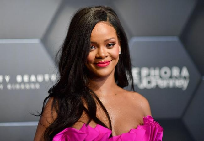 A cantora Rihanna passou a integrar oficialmente a lista de bilion&aacute;rios da Forbes