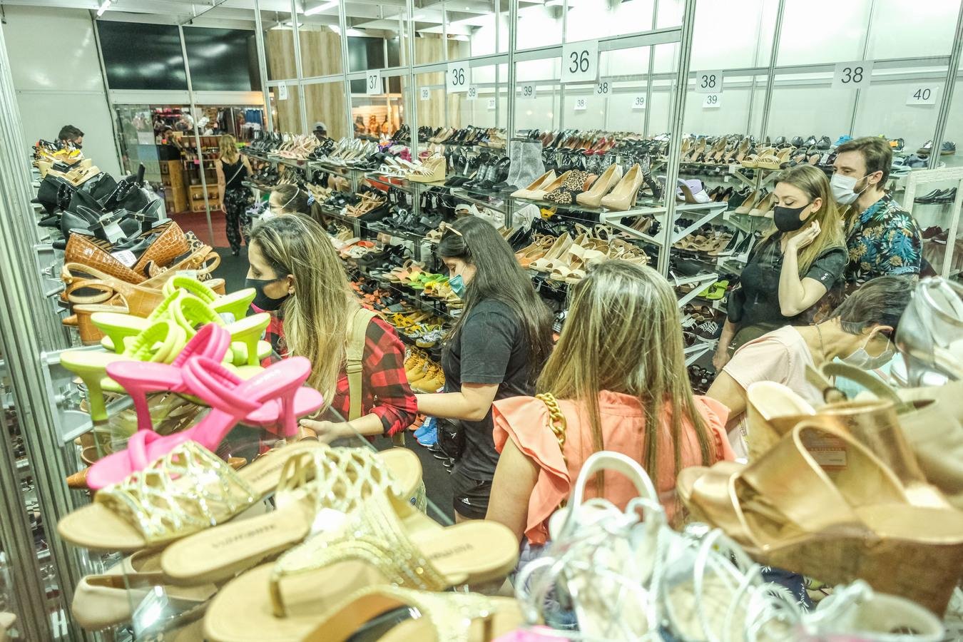 Feira na Fenac vai at&eacute; dia 17 com 170 expositores e promo&ccedil;&otilde;es ao p&uacute;blico