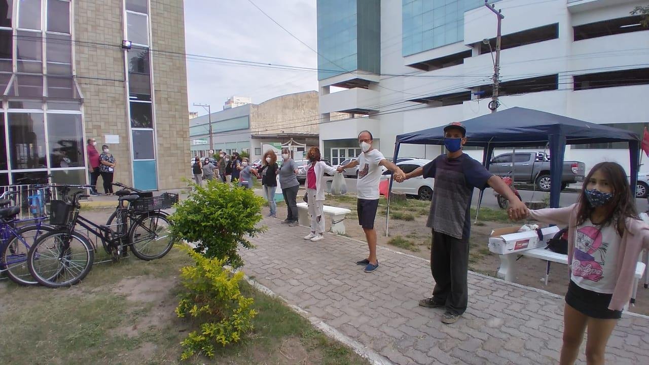 Abra&ccedil;o simb&oacute;lico ocorreu nesta quinta-feira