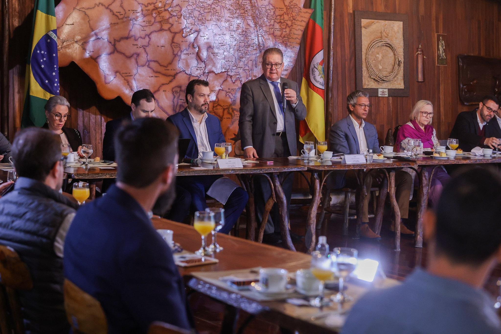 Ranolfo apresentou os impactos em reuni&atilde;o com deputados da base
