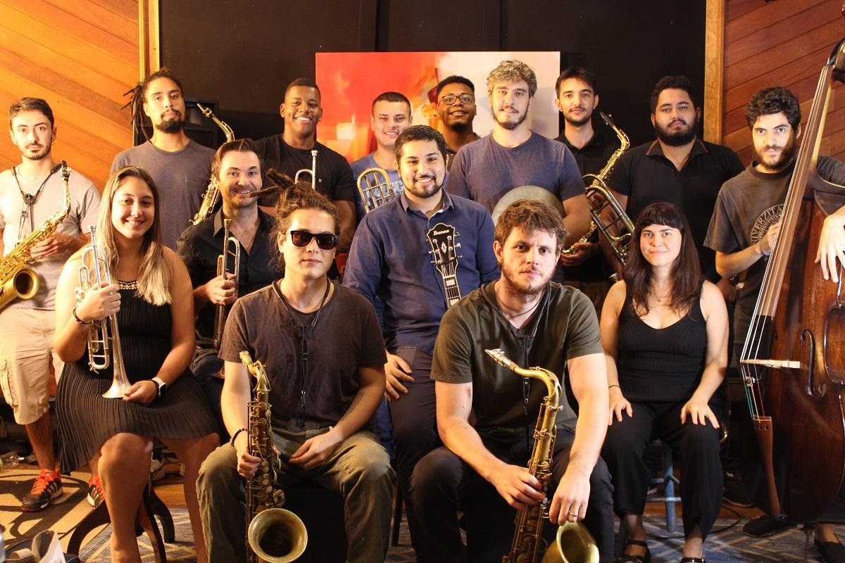 Lucas Brum Big Band, com 16 integrantes, &eacute; uma das grandes revela&ccedil;&otilde;es da m&uacute;sica instrumental no RS.