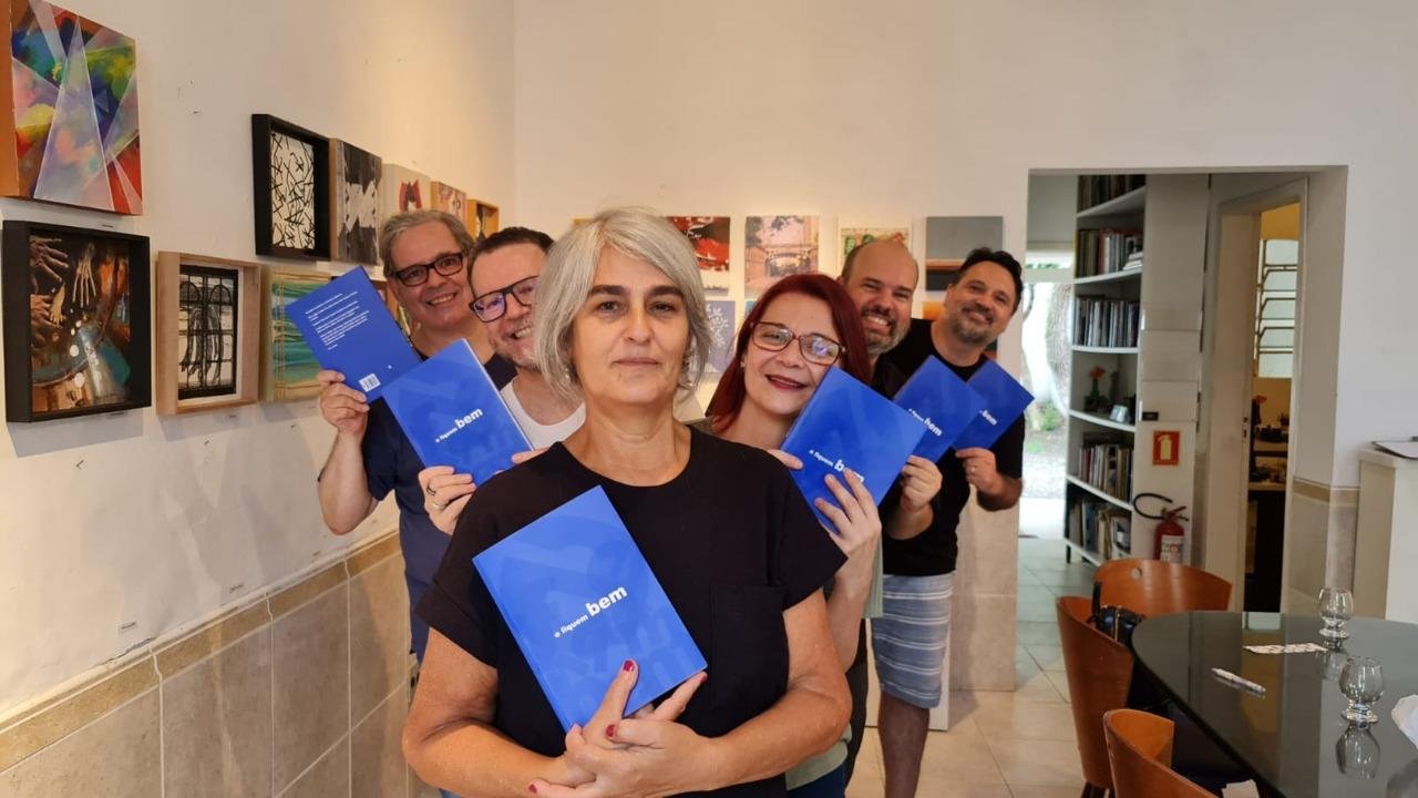 Alexandre Brito, Caio Riter, Laura Castilhos, Gl&aacute;ucia de Souza, Christian David e Antonio Schimeneck assinam obra liter&aacute;ria.