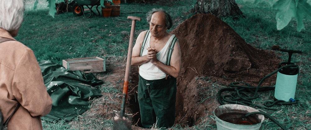 :Filme alem&atilde;o&ldquo;Der sp&auml;te Vogel&rdquo; (2013), dirigido por Sascha Vredenburg, ter&aacute; exibi&ccedil;&atilde;o &agrave;s 20h, abrindo o evento ao ar livre