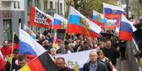 A passeata começou em um bairro onde estão grandes bancos e se aproximou de um protesto em apoio à Ucrânia