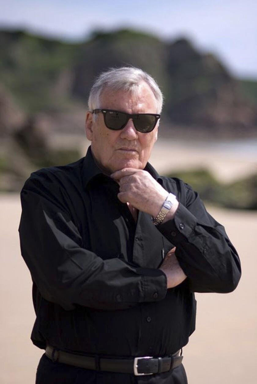 Escritor brit&acirc;nico Jack Higgins deixa dezenas de livros publicados
