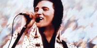 Elvis Presley, que morreu aos 42 anos em 1977, está entre os artistas musicais mais vendidos