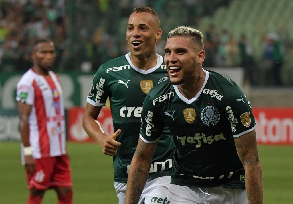 Centroavante agora &eacute; o artilheiro da competi&ccedil;&atilde;o